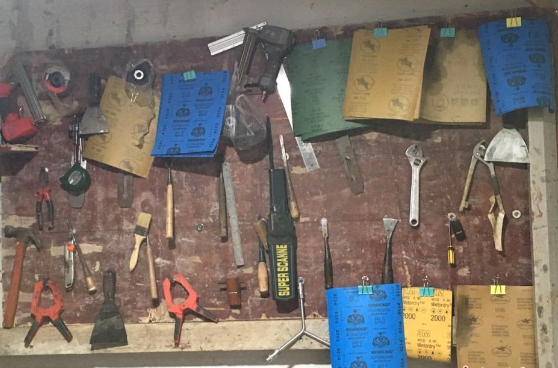 老人藏山里造古琴 似現實版掃地僧