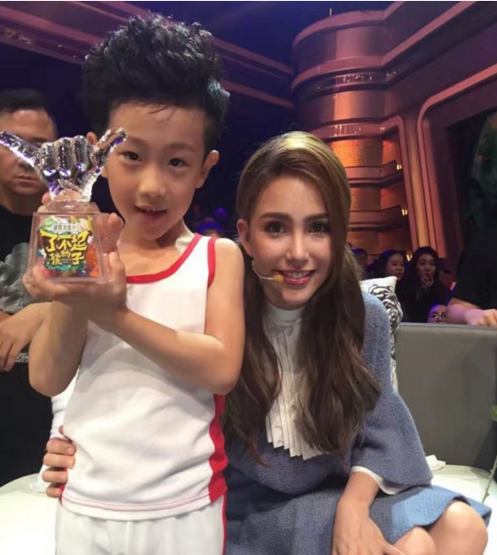 7歲男孩掙下10萬存款他的職業和事跡你絕對想不到